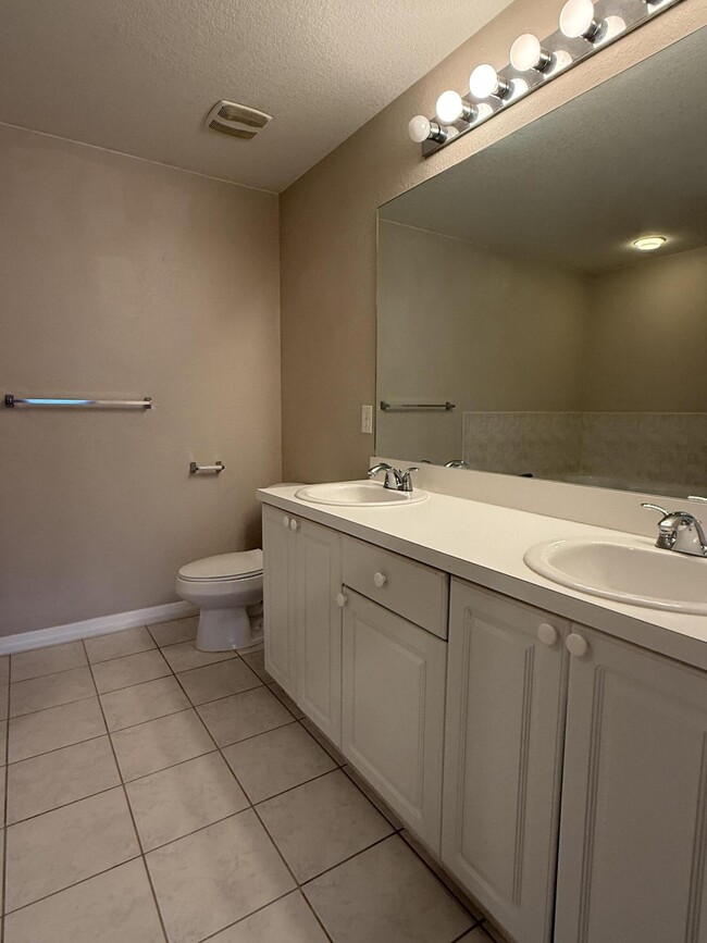 Building Photo - 1739 N Dovetail Dr