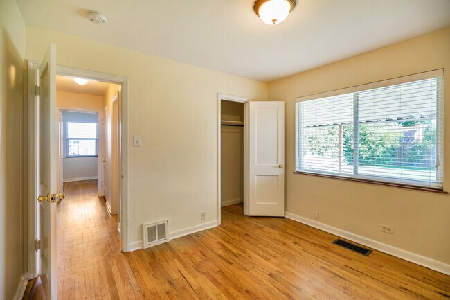 Building Photo - Amazing 4BR, 2BTH in Park Hill!!