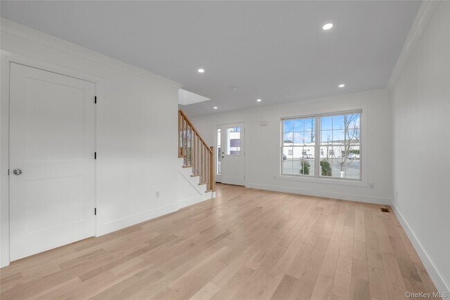 Building Photo - 1 Manhasset Ave