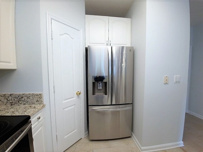 Building Photo - 1BR Condo in Upscale Highview. Enjoy Resor...