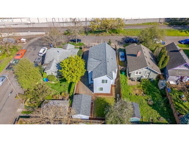 Building Photo - Bright Open-Concept Home with Vaulted Ceilings, Private Primary Suite & Stylish Modern Finishes