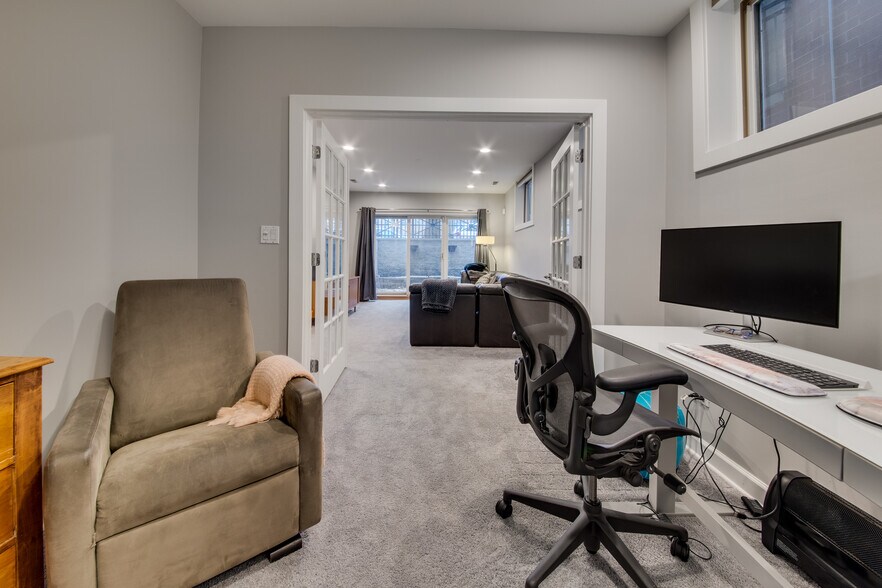 Building Photo - 2029 W Saint Paul Ave