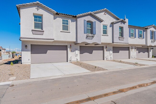 Building Photo - Unbeatable Luxury: Your Key to Elevated Li...