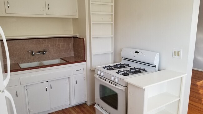 Building Photo - 7114 Haskell Ave