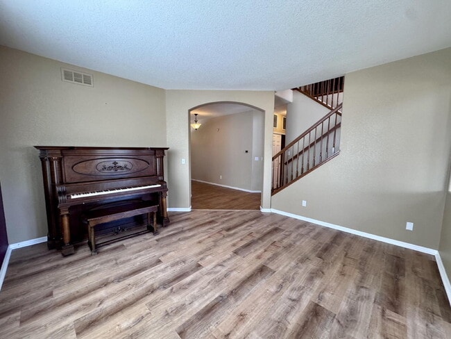 Building Photo - 7031 S Oak Hill Cir