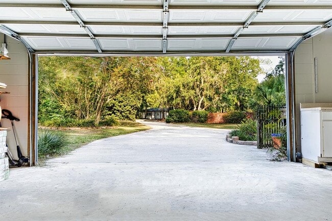 Building Photo - 1606 NW 22nd St