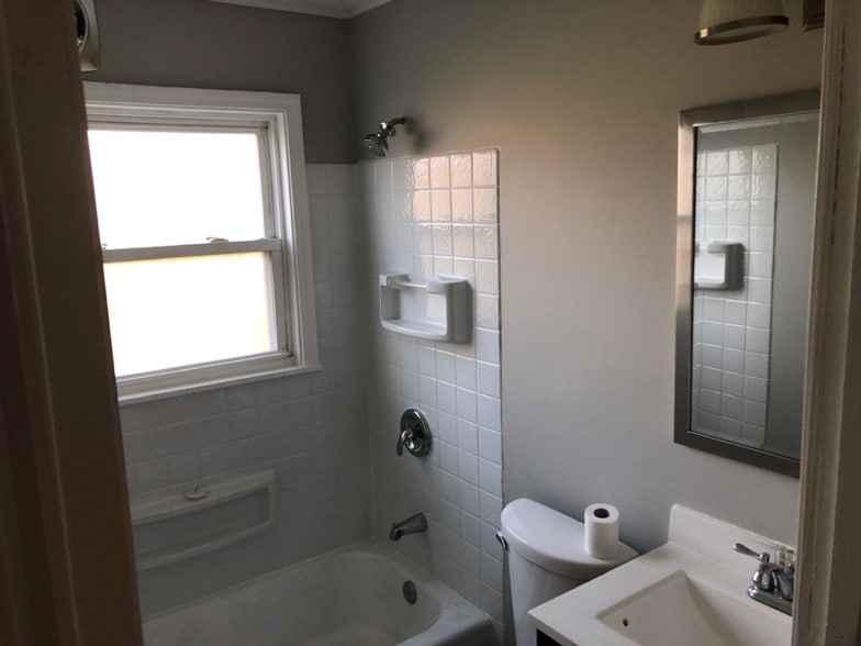 Building Photo - 3700 Washington Ave SE