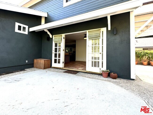 Building Photo - 2401 Olive Ave