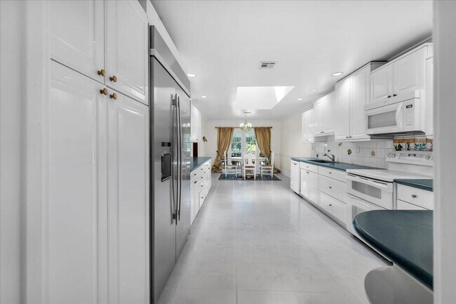 Building Photo - 2908 Banyan Blvd Cir NW