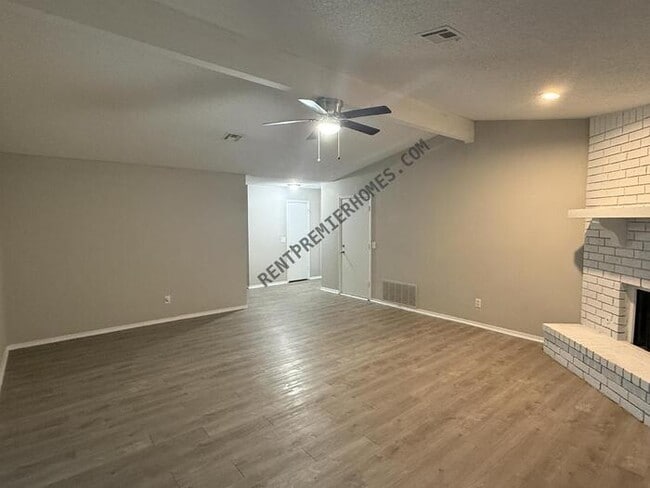 Building Photo - 1110 W Birmingham Pl