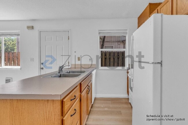 Building Photo - 1526 NE 68th Ave