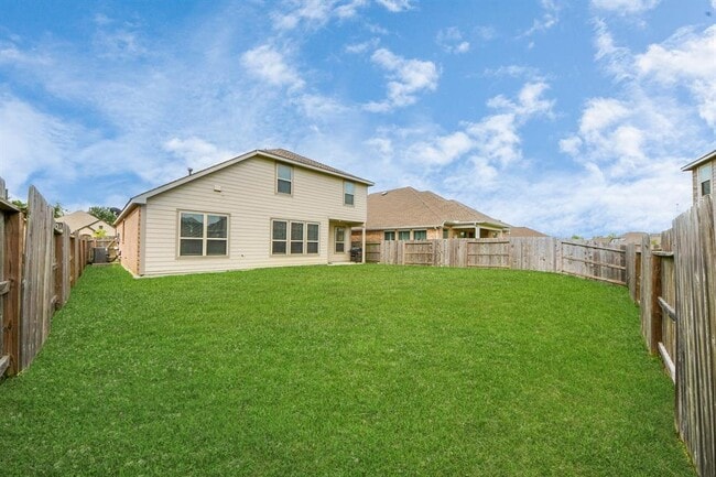 Building Photo - 24063 Hawthorn Lks Dr