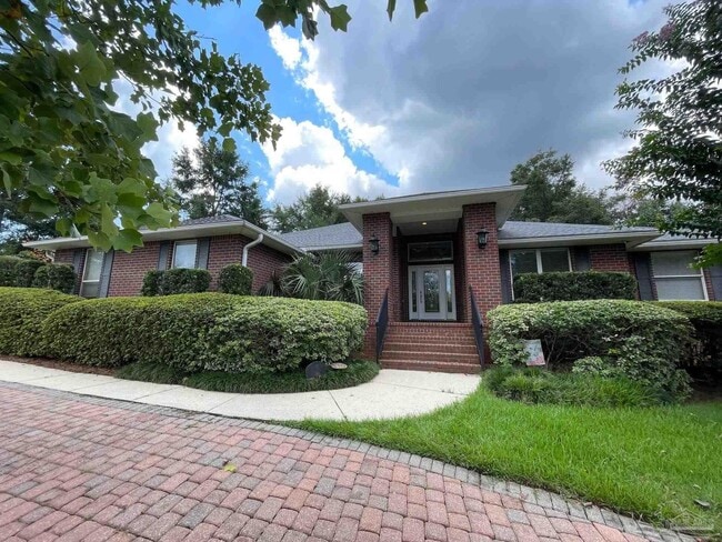 Building Photo - 5955 Hermitage Dr