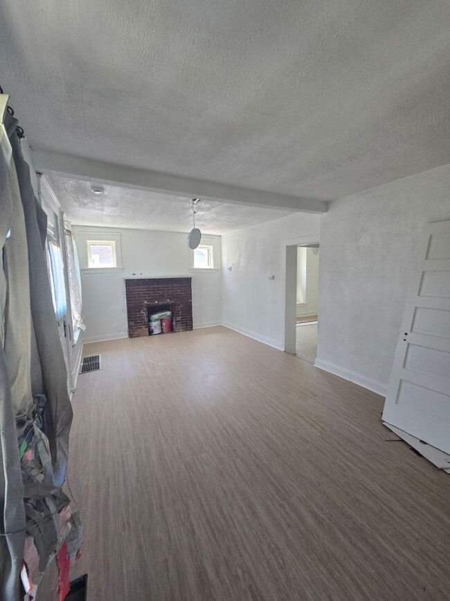 Building Photo - 3 Bedroom Single Family | Section 8 Welcomed