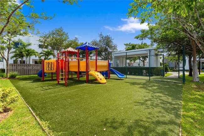Building Photo - 10265 NW 72nd Terrace