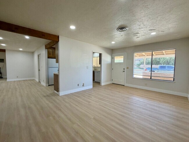 Building Photo - 408 W Ward Ave
