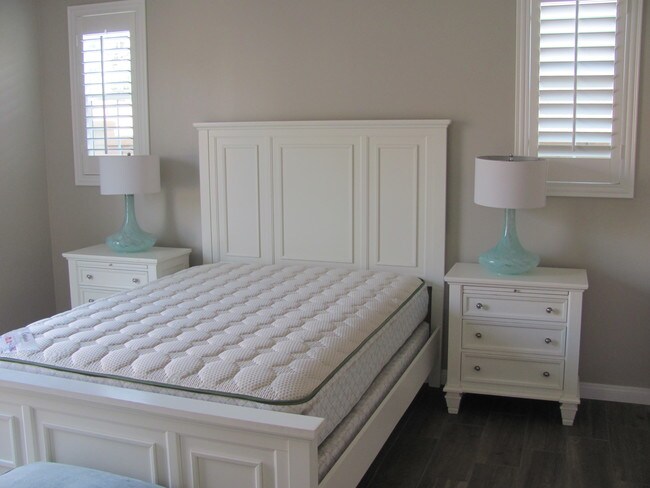 Building Photo - 3043 Hopkins St