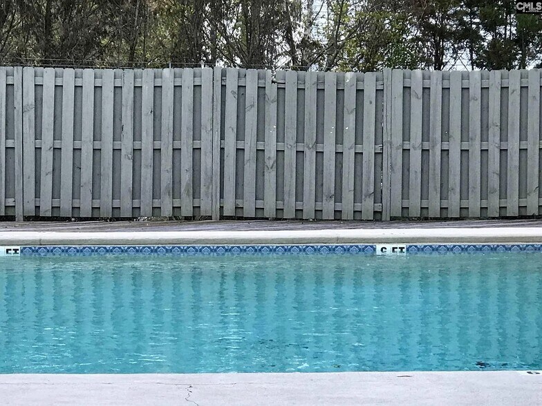 Building Photo - 448 Deerwood St