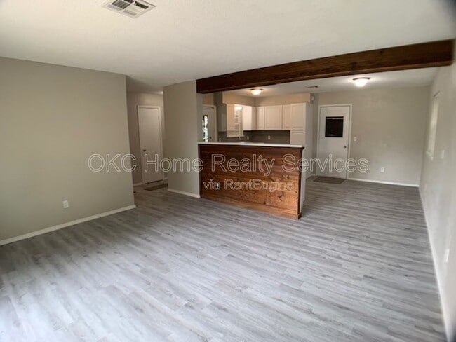 Building Photo - 6812 S Land Ave