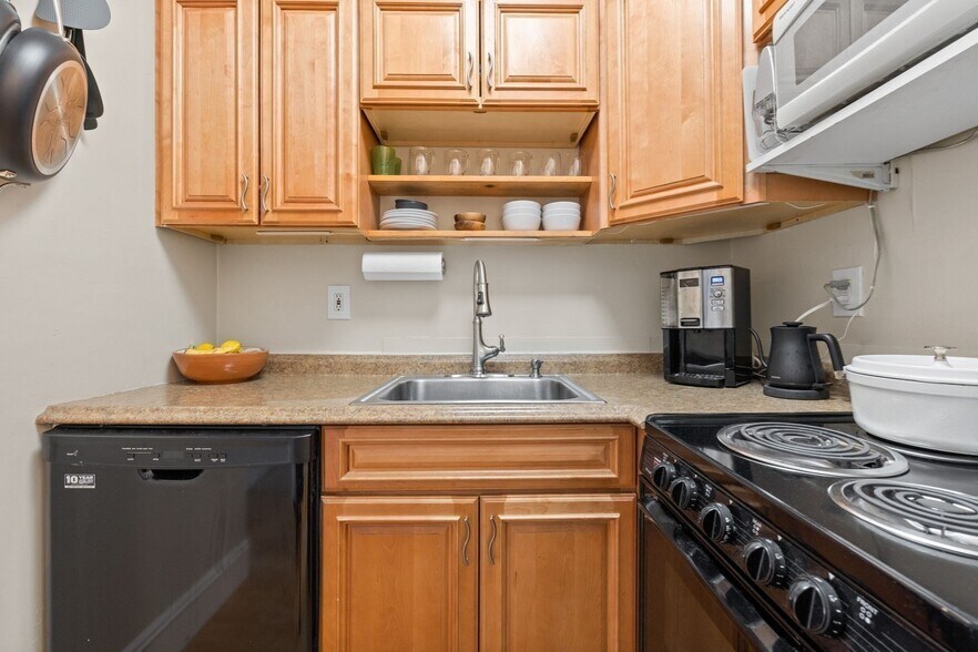 Building Photo - 15 Dartmouth St