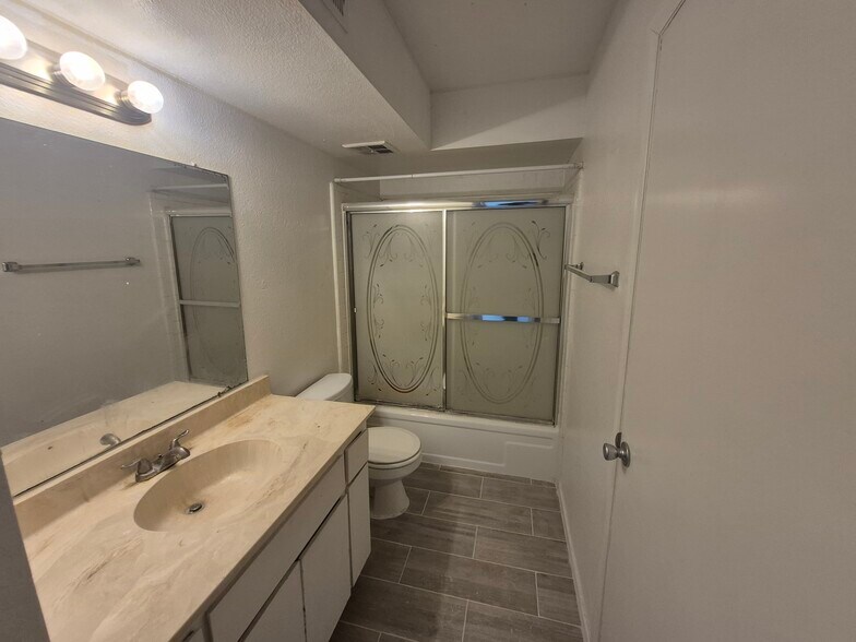 Building Photo - 851 S Horne St