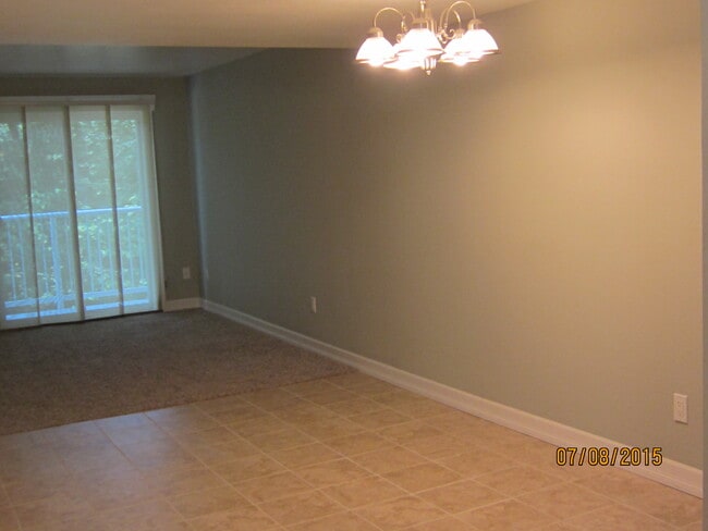 Building Photo - Longfellow Creek Condos