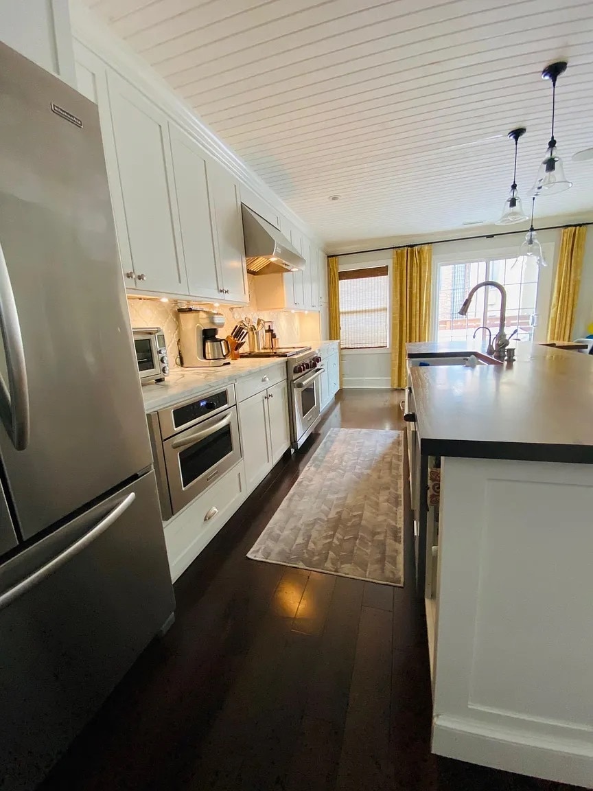 Building Photo - 1830 Thames St