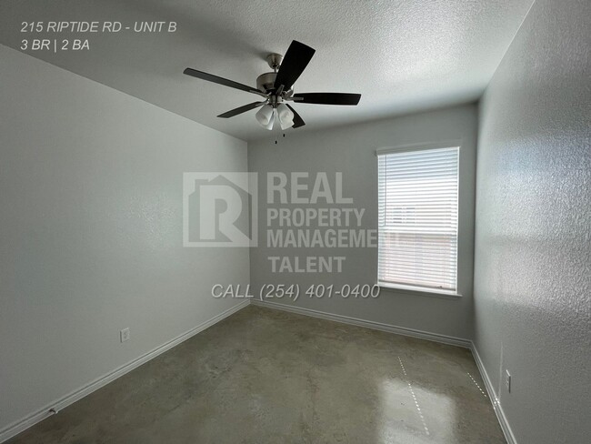 Building Photo - 215 Riptide Rd