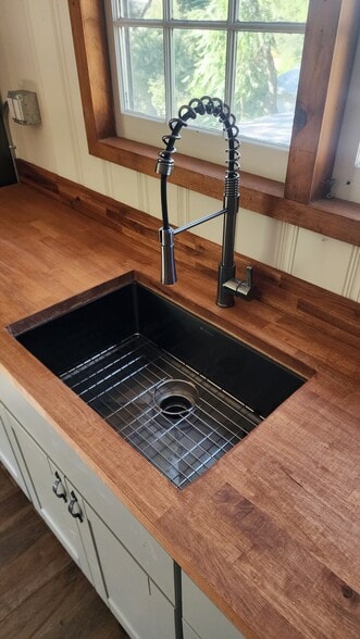 Building Photo - 9710 Mistletoe Rd