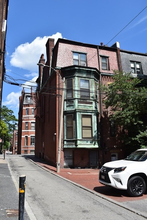 Building Photo - 31 Fairfield St