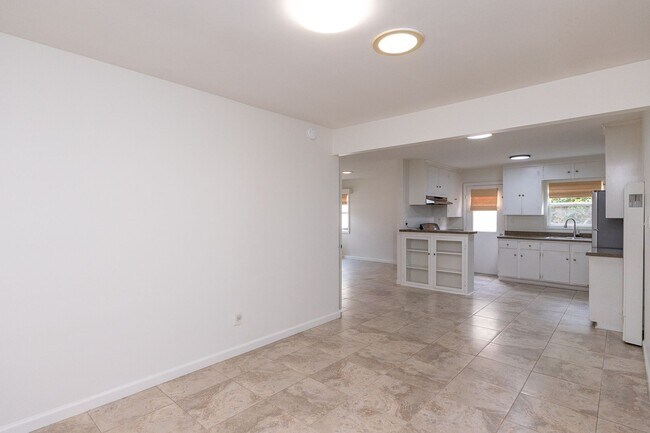 Building Photo - 3 Bedroom + 2 Bathroom Duplex | Silverstrand | Oxnard | Unfurnished