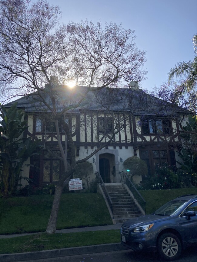 Primary Photo - 425 N Sycamore Ave