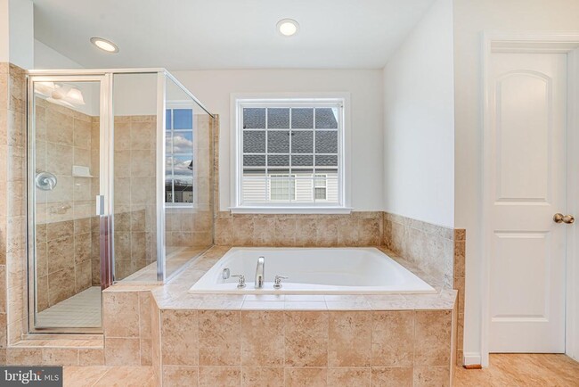 Building Photo - 15000 Gossom Manor Pl
