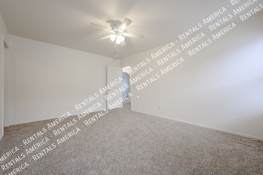 Building Photo - 1295 E Leaf Rd