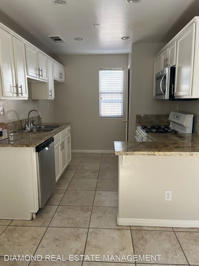 Building Photo - 3 br, 2 bath House - 300 SHERMAN PEAK DR.