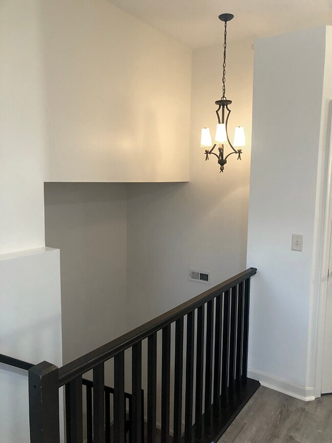 Building Photo - 285 Skyview Ct