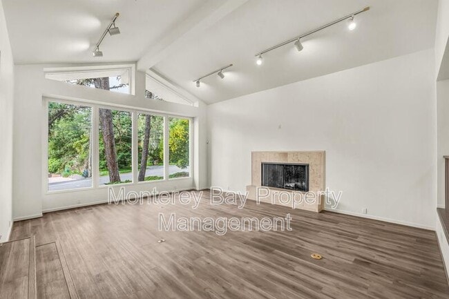 Building Photo - 4083 Sunset Ln