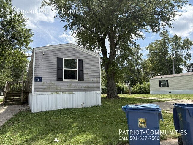 Building Photo - 13 Grand Valley Dr
