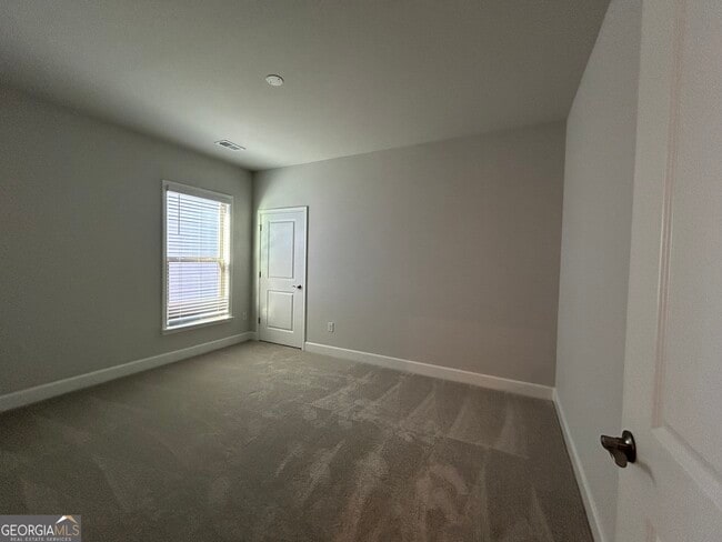 Building Photo - 450 Bandon Wy