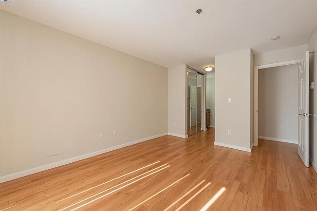 Building Photo - 880 E Fremont Ave