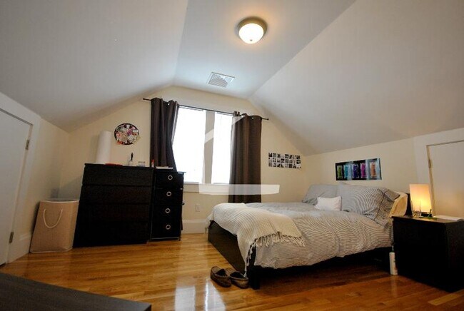 Building Photo - Awesome 3 bed 4 bath in Brighton....
