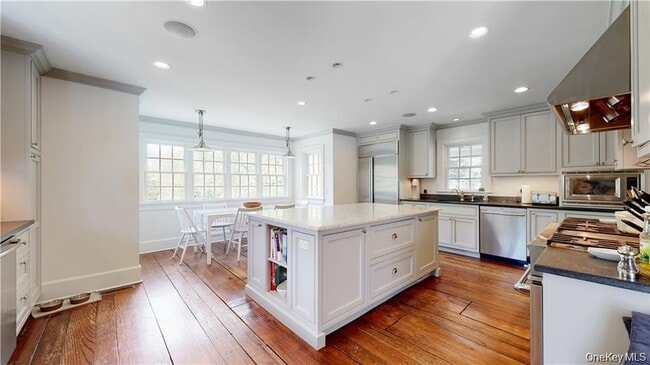 Building Photo - 25 East St