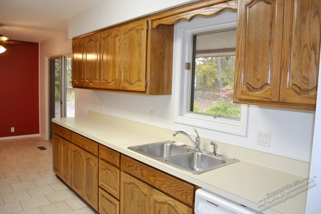 Building Photo - West Garea Area | Home | Unfurnished