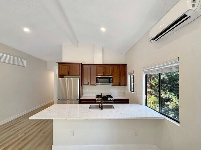 Building Photo - Charming 2BD/2BA Home in North Park W/ W/D...