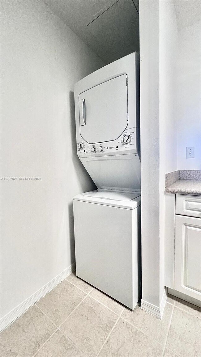 Building Photo - 1203 Town Center Dr