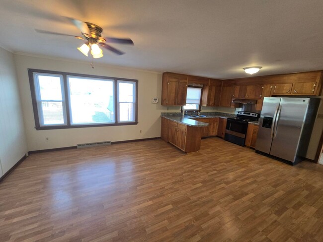Building Photo - NEWLY REMODELED 3 BEDROOM HOUSE
