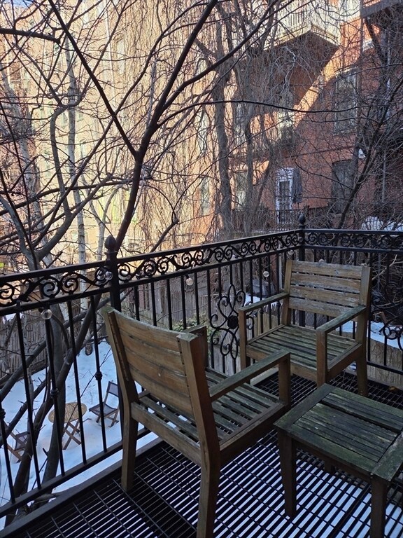 Building Photo - 107 Chandler St