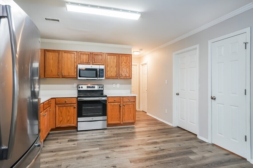 Building Photo - 5001 Satinwood Dr