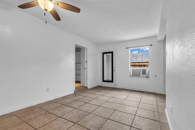 Building Photo - 15830 Pipers View Dr