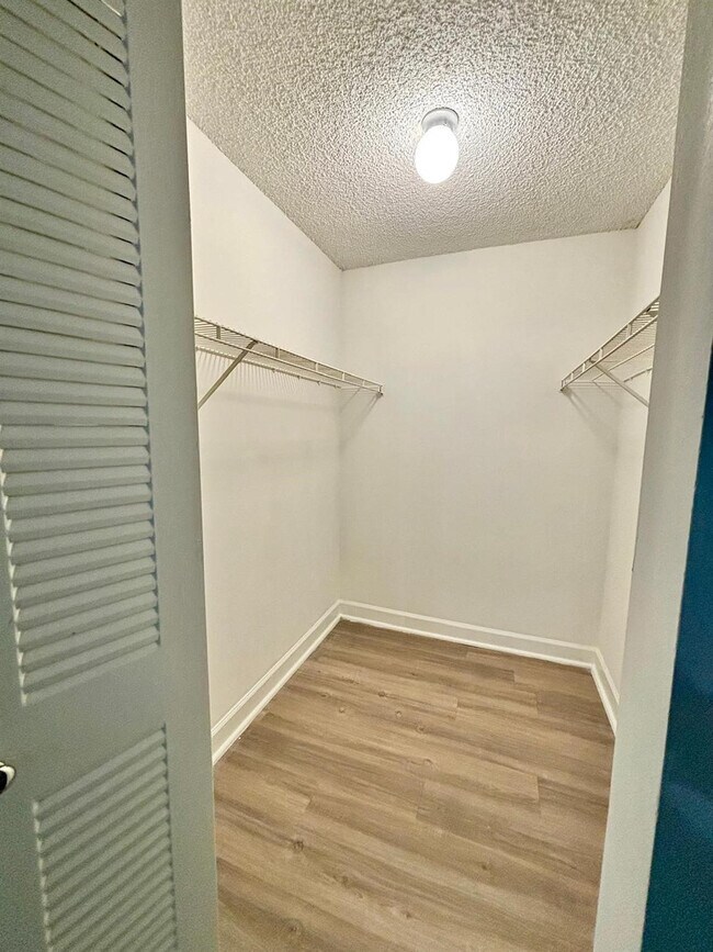 Building Photo - 7630 Westwood Dr